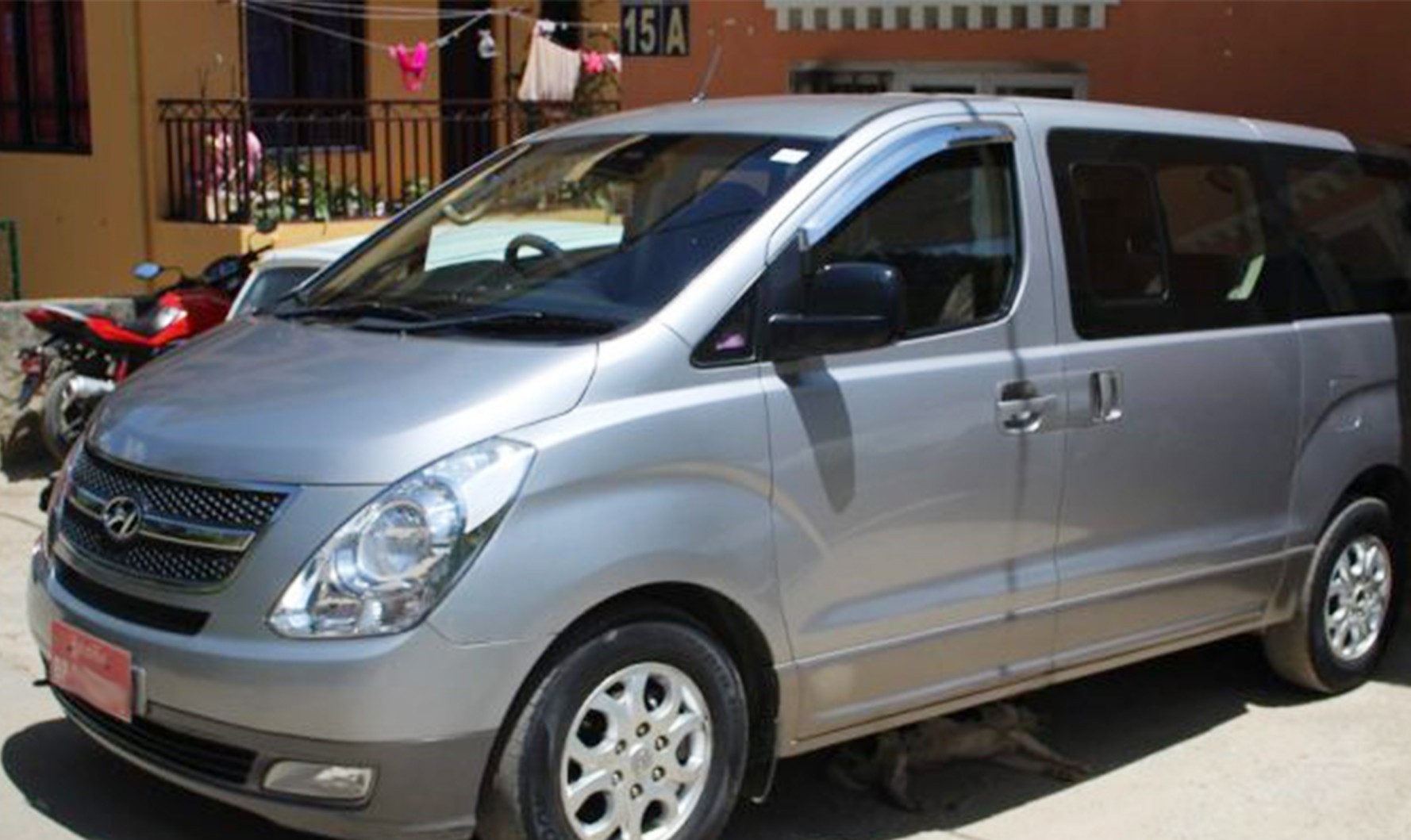 Hyundai H1 – Executive Van (6 Seater)
